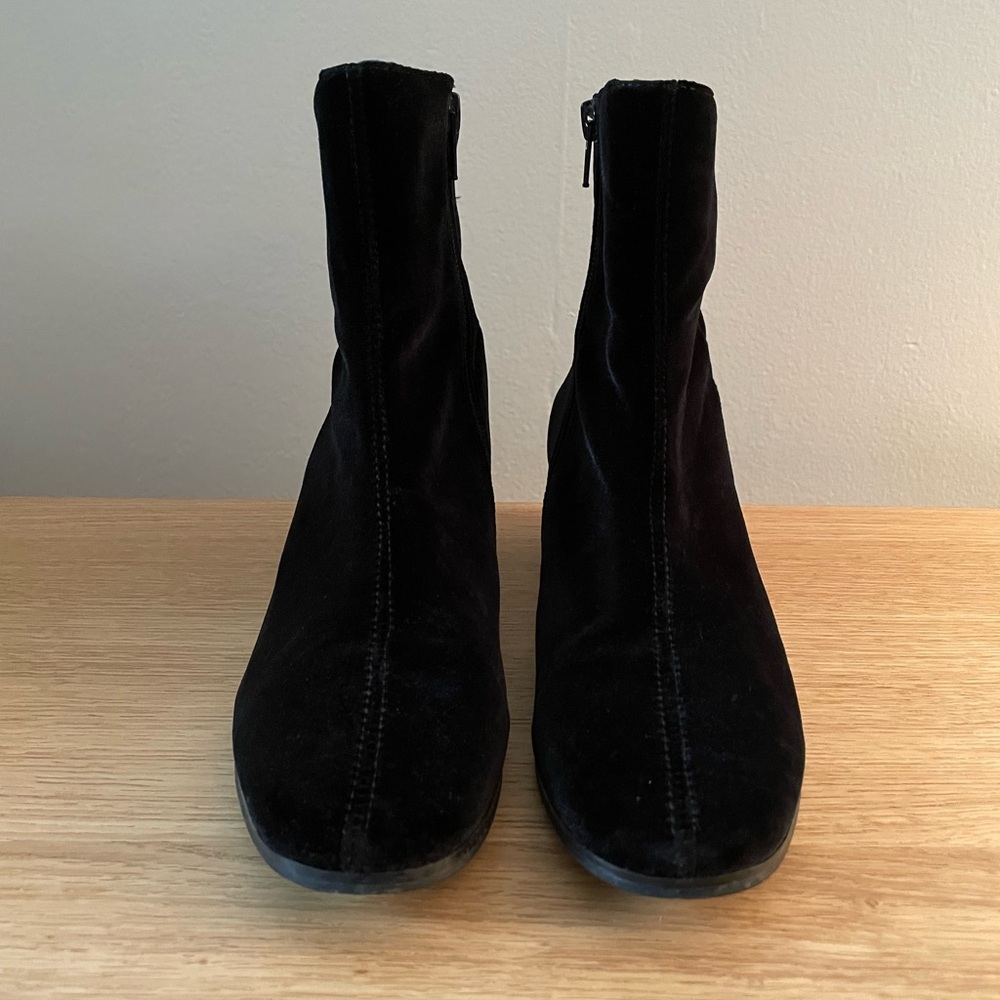 Chinese Laundry Womens Florentine Pointed Toe Ankle Bootie, Smoke Velvet